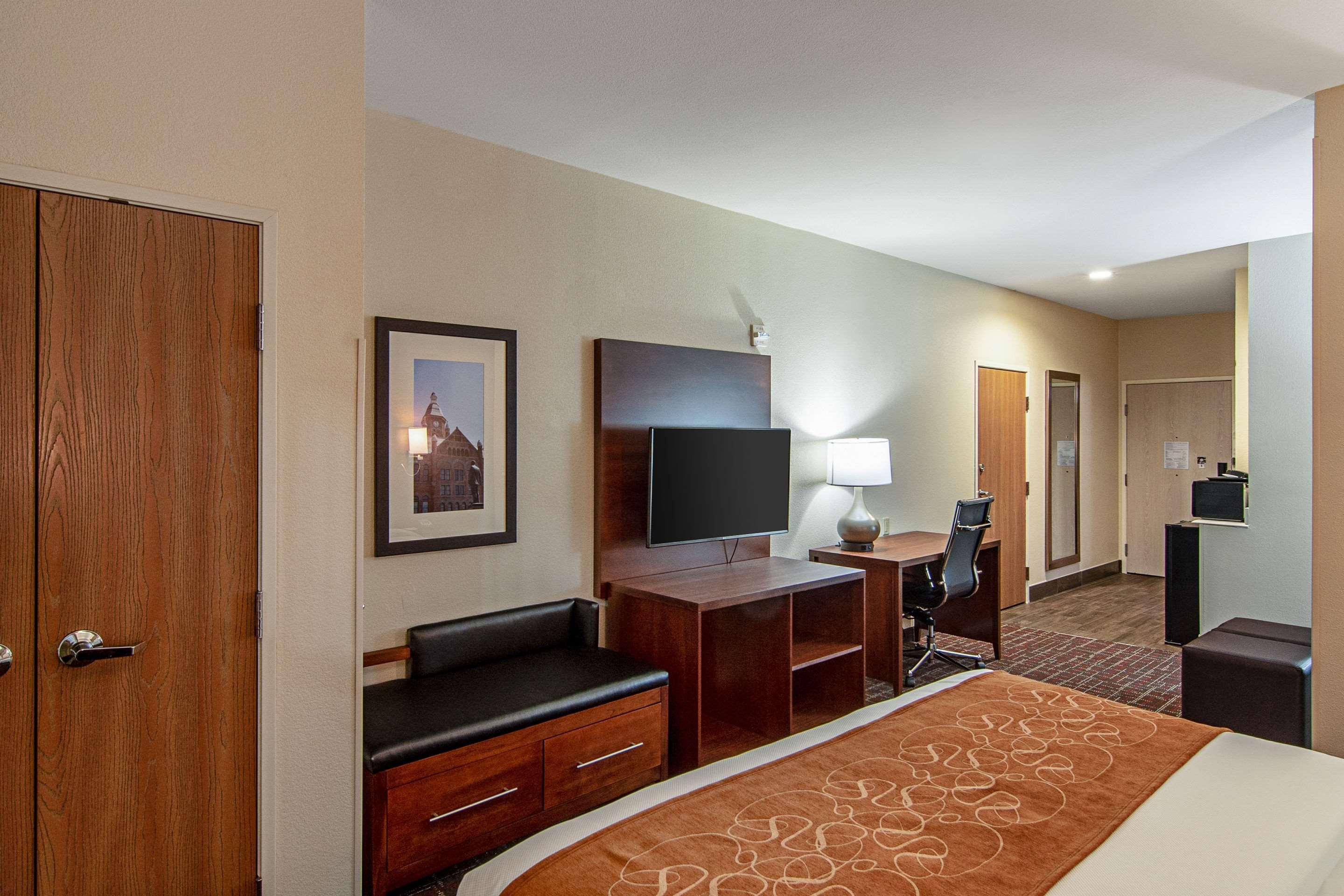 Comfort Suites Nw Dallas Near Love Field Εξωτερικό φωτογραφία